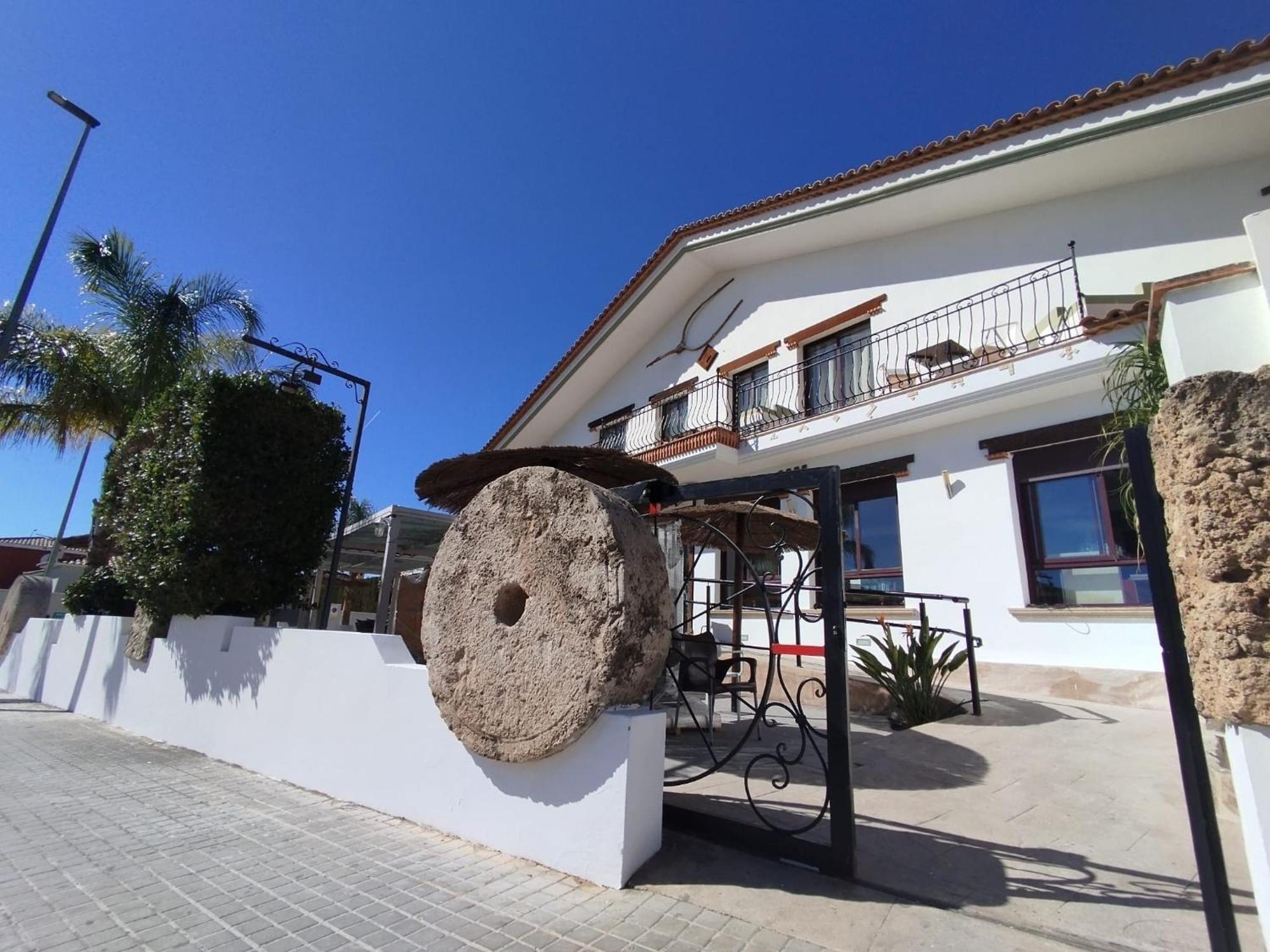 Hostal Espai Mediterrani Puebla de Vallbona Buitenkant foto