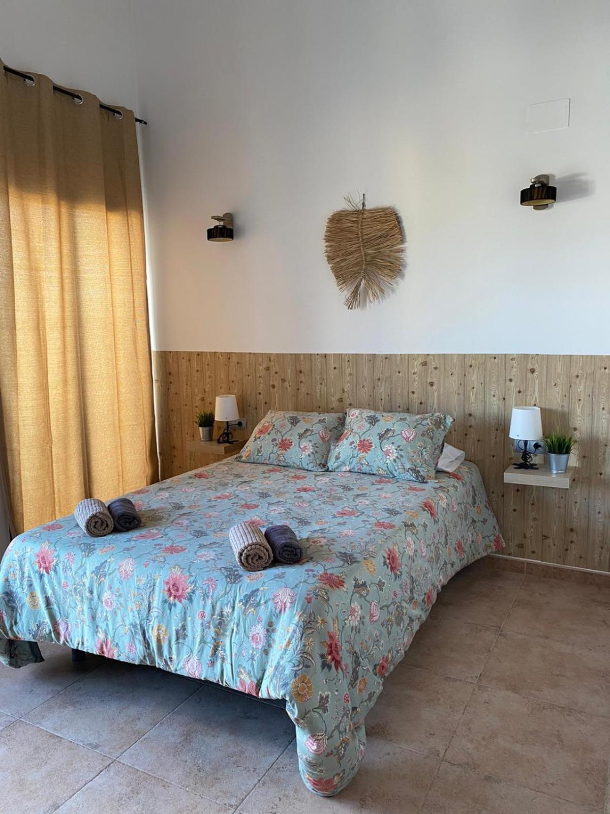 Hostal Espai Mediterrani Puebla de Vallbona Buitenkant foto