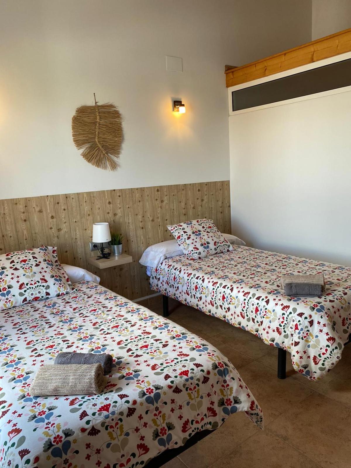 Hostal Espai Mediterrani Puebla de Vallbona Buitenkant foto