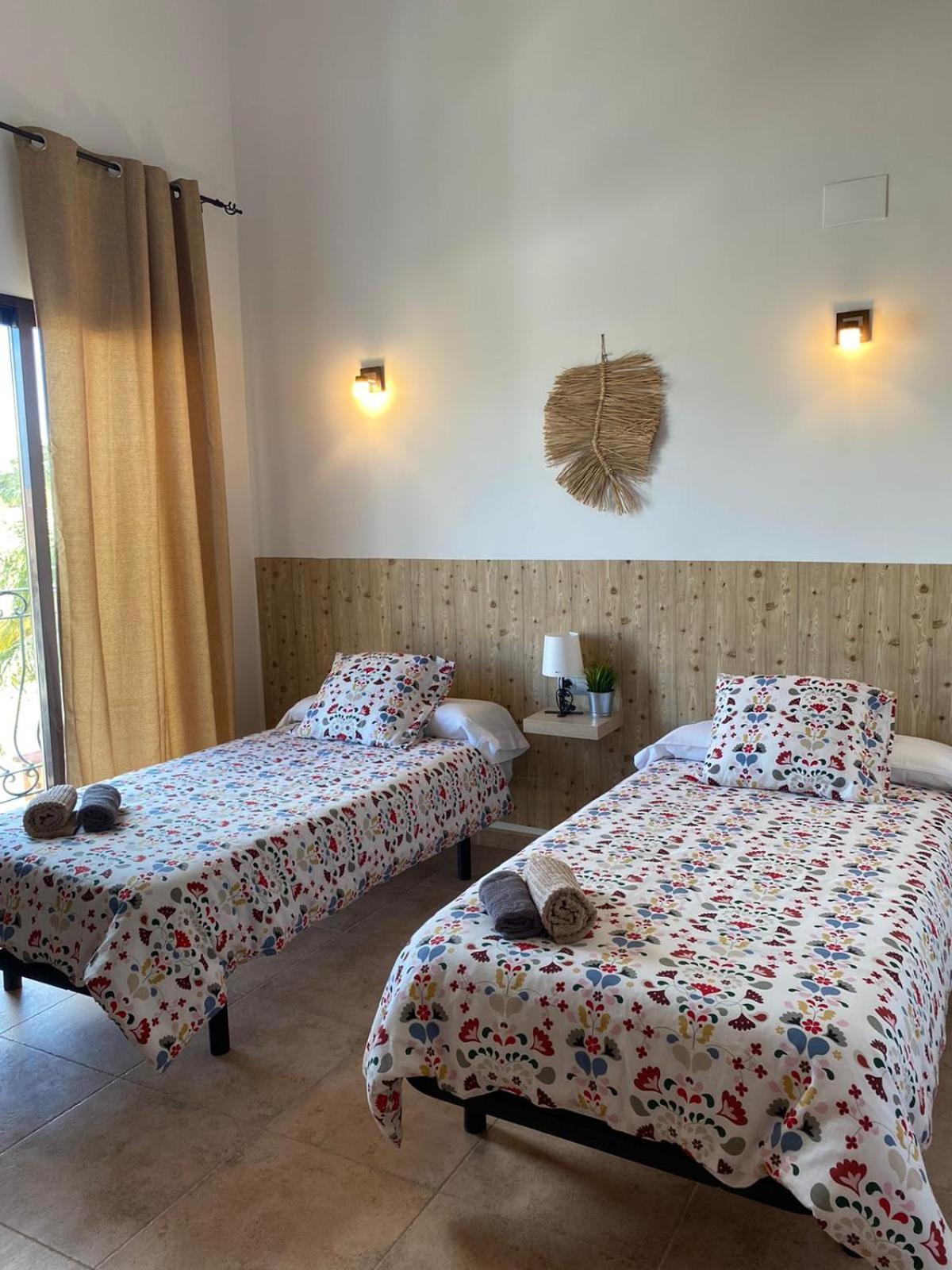 Hostal Espai Mediterrani Puebla de Vallbona Buitenkant foto