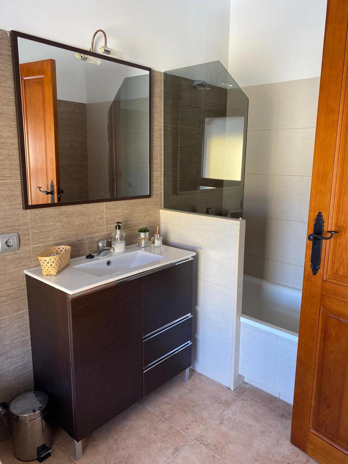 Hostal Espai Mediterrani Puebla de Vallbona Buitenkant foto