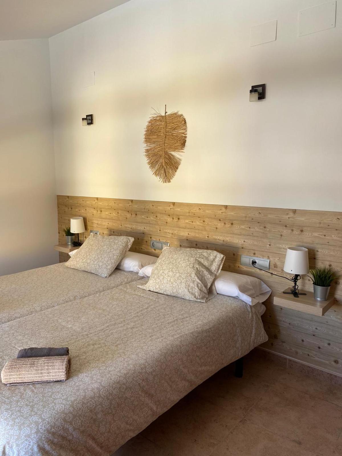Hostal Espai Mediterrani Puebla de Vallbona Buitenkant foto