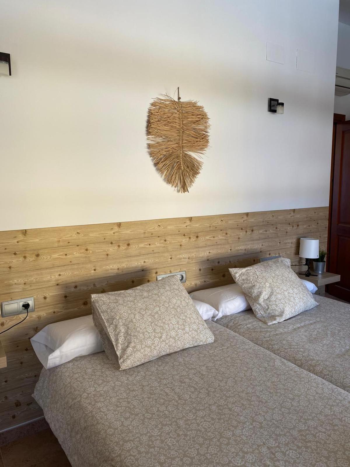 Hostal Espai Mediterrani Puebla de Vallbona Buitenkant foto